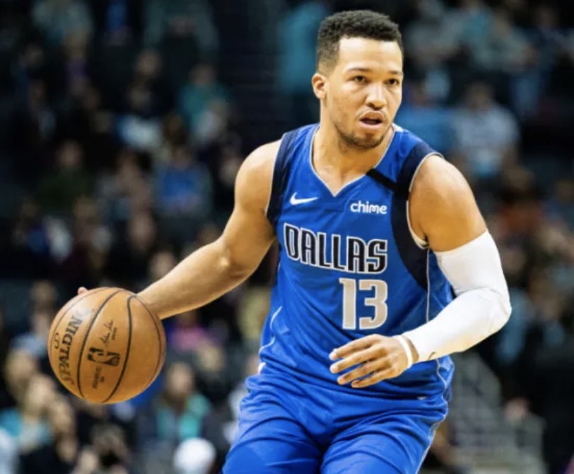 更是对他坚 更是对他坚